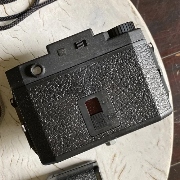 HOLGA CAMERA - Picture 2 of 2